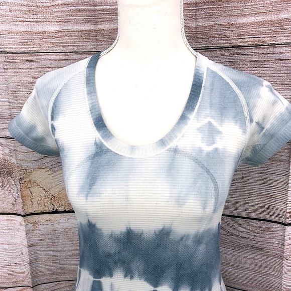 Lululemon Swiftly Tech Blue Tie Dye Short Sleeve T Shirt Size 6 - Picture 9 of 9